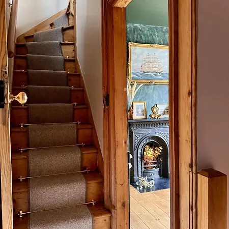 Penelopes Place * 惠特比