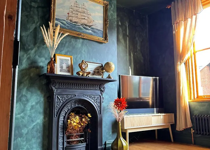 Penelopes Place 惠特比