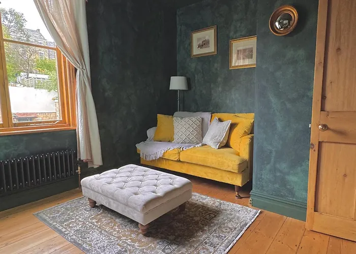 Penelopes Place * 惠特比